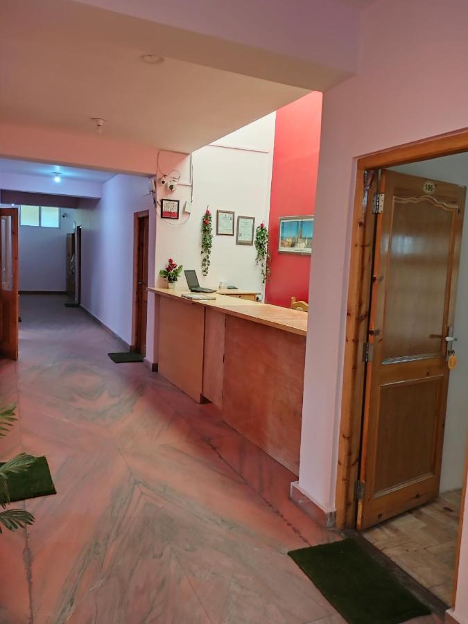 Tsaskan Hotel レー エクステリア 写真