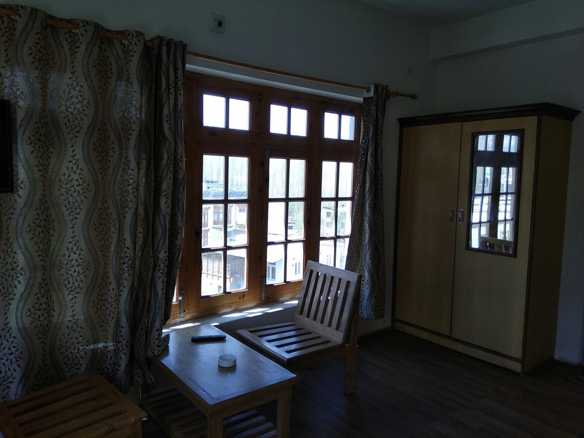 Tsaskan Hotel レー エクステリア 写真