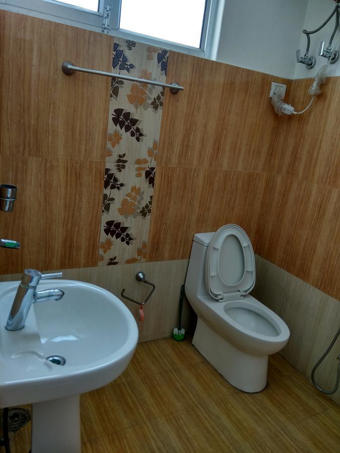 Tsaskan Hotel レー エクステリア 写真