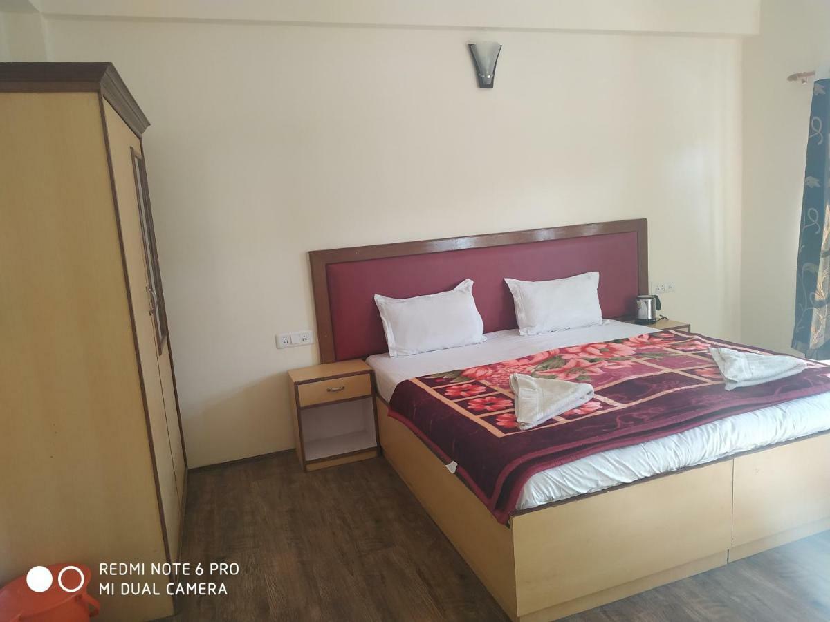 Tsaskan Hotel レー エクステリア 写真