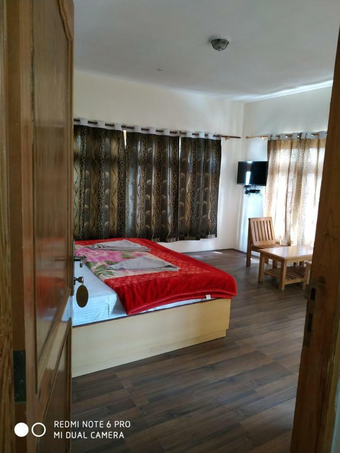 Tsaskan Hotel レー エクステリア 写真